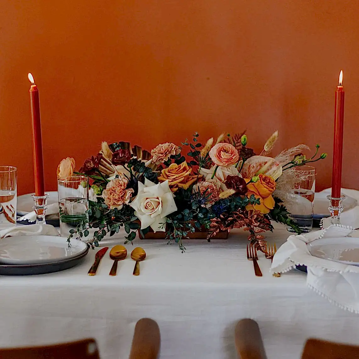 Centerpiece in Oblong Plastic Design Bowl