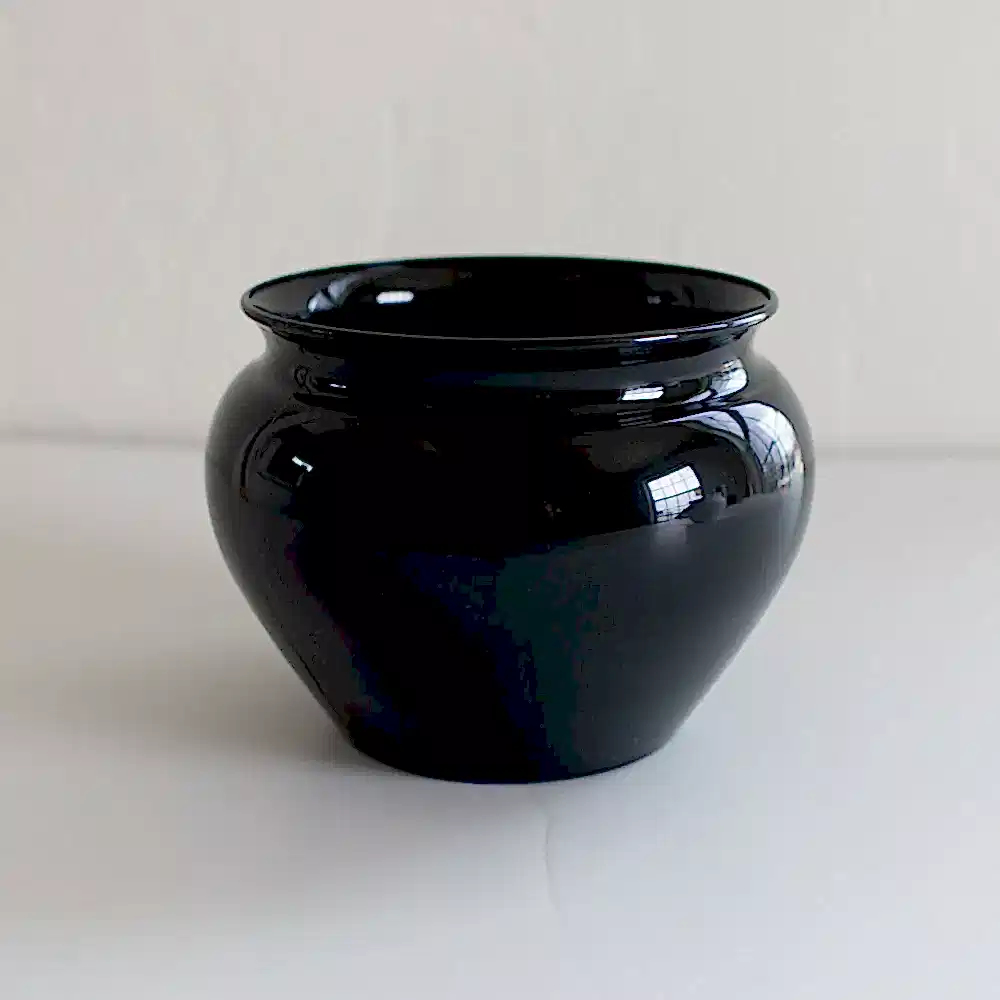 black plastic vase for diy flowers